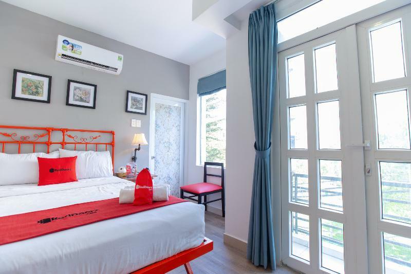 Khách sạn Reddoorz @ Trung Son 2 3*